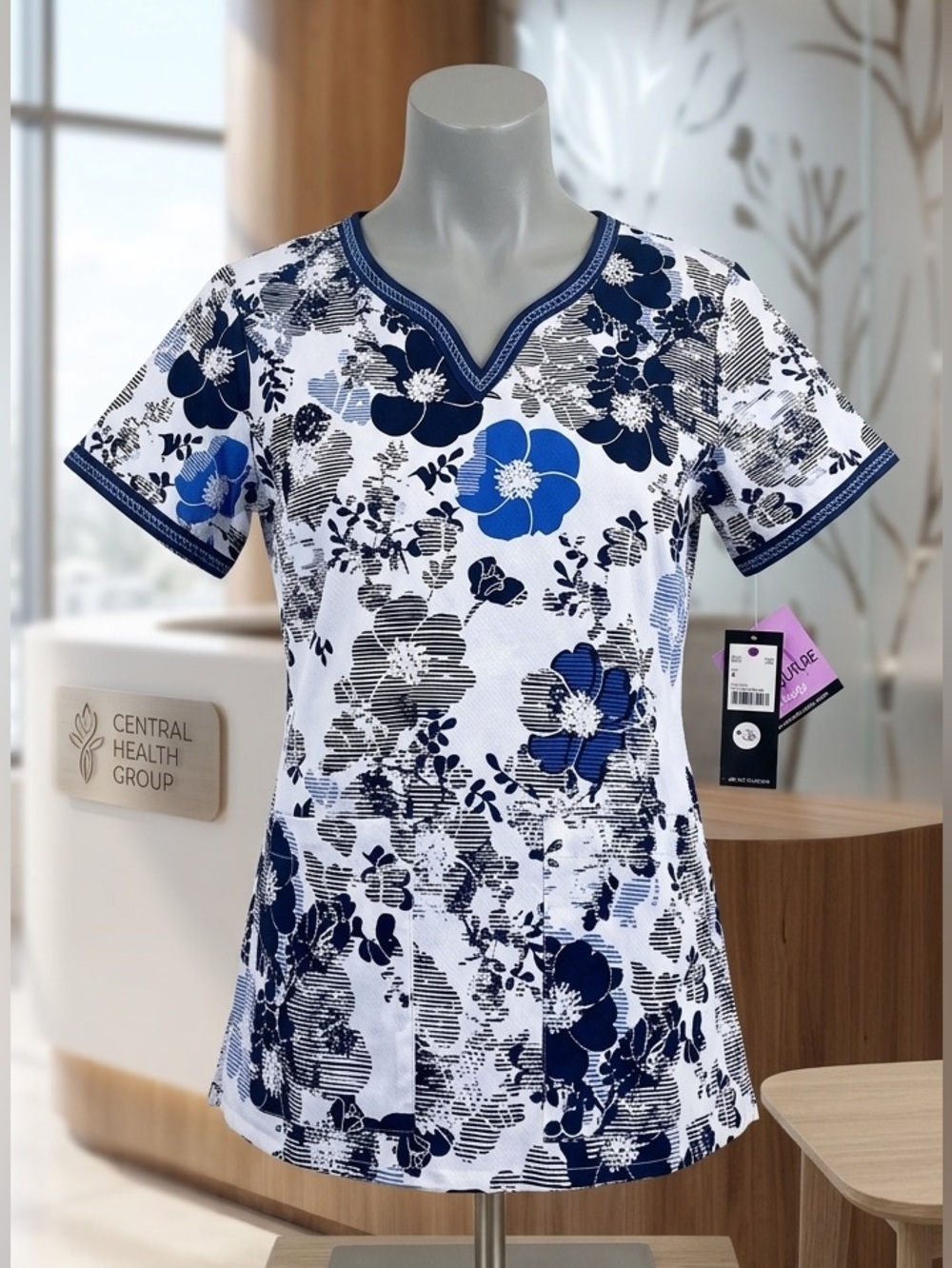 Med Couture Pretty Blue Floral Scrub Top Size Small NWT